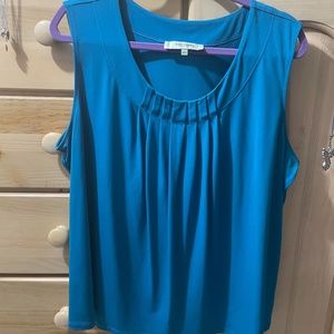 Jones Studio Separates Sleeveless Blouse. Teal color with pleats- 2X
